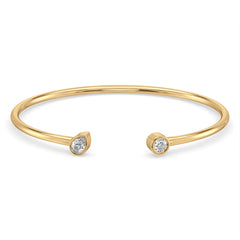 SOPHIA BEZEL SET ROUND AND PEAR CUT LAB GROWN DIAMOND CLASSIC OPEN OVAL BANGLE, GOLD