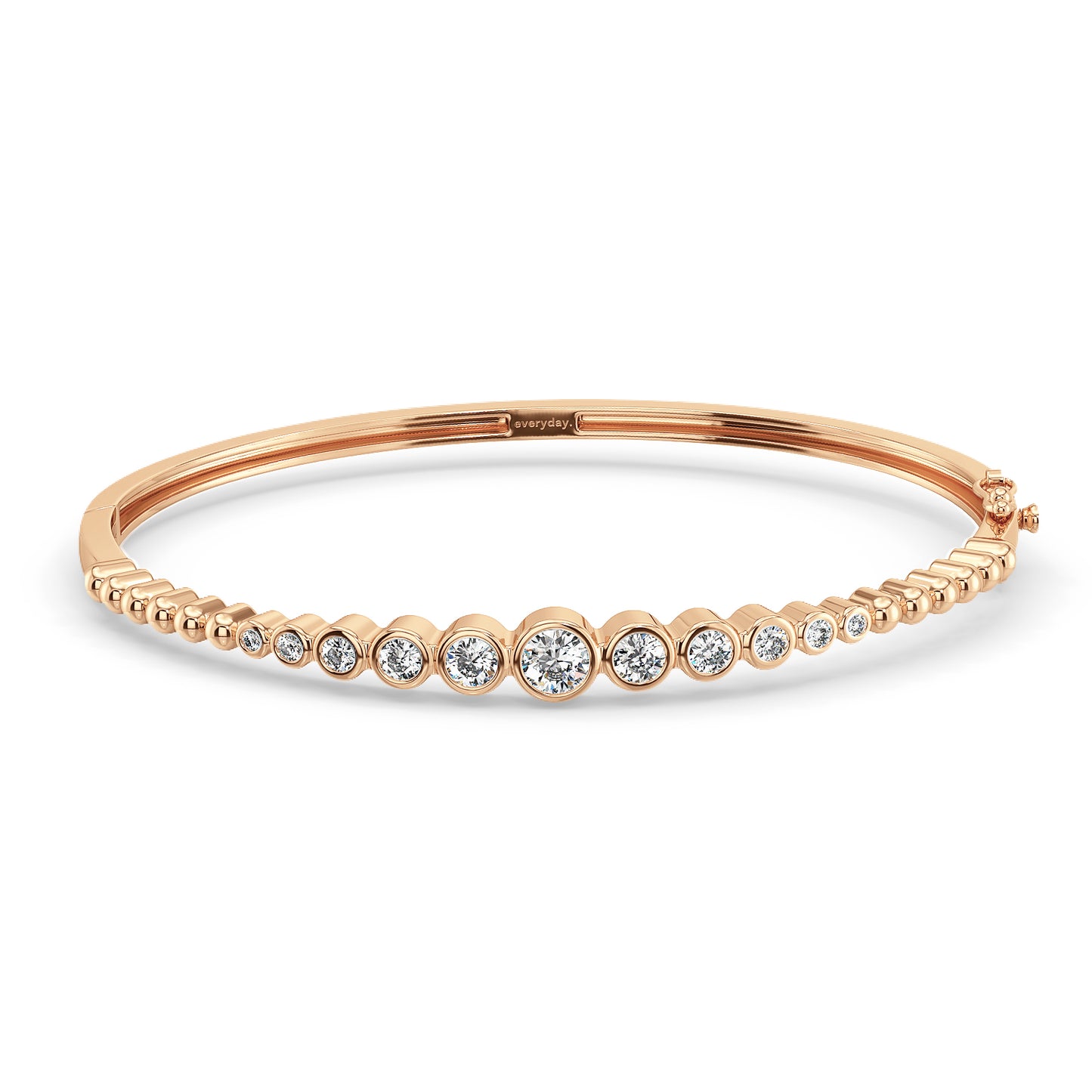 CLARETTE BEZEL SET ROUND CUT LAB GROWN DIAMONDS OVAL BANGLE, GOLD