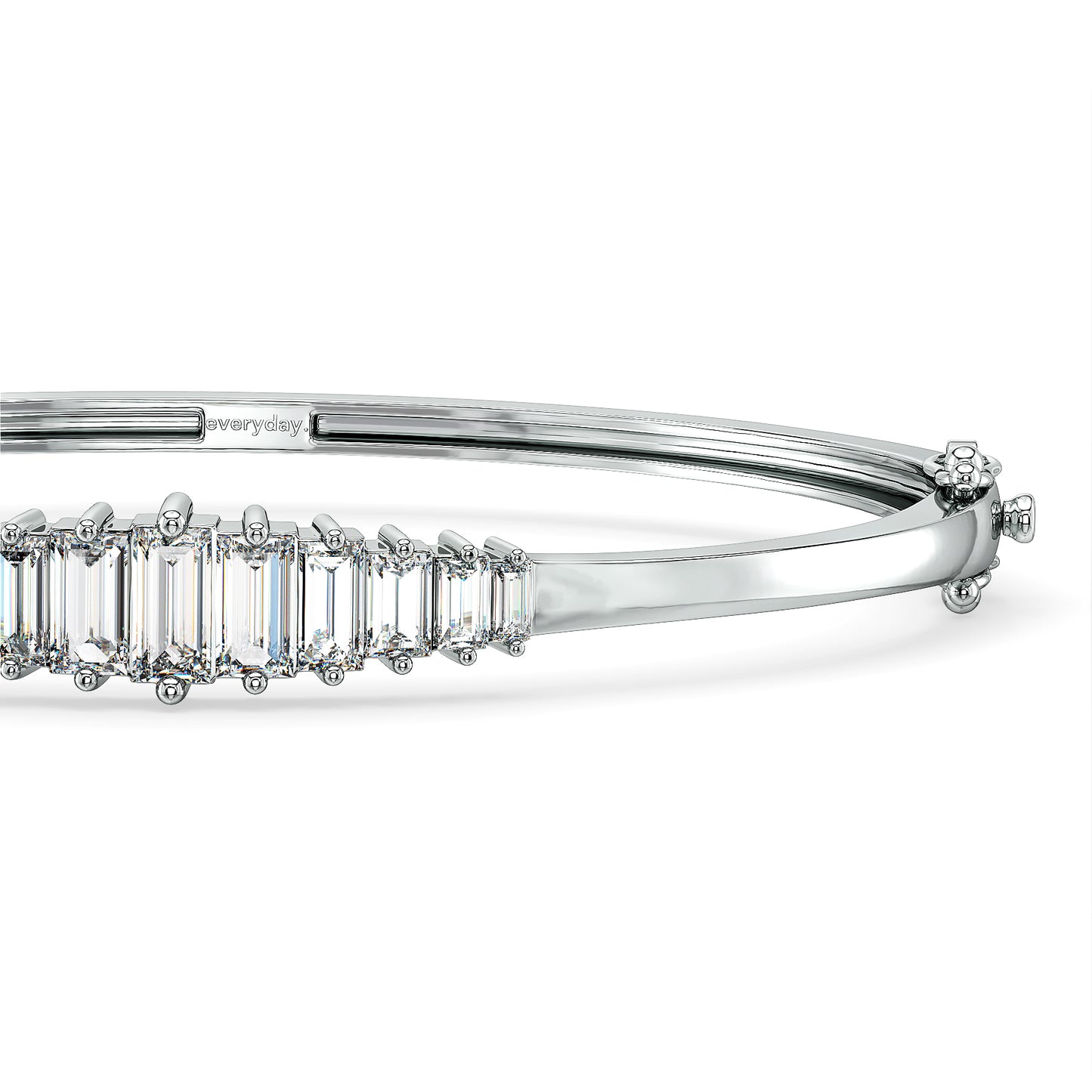 THEA BAGUETTE CUT LAB GROWN DIAMONDS OVAL BANGLE, GOLD