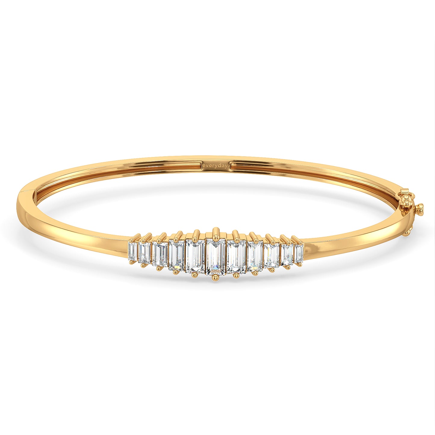 THEA BAGUETTE CUT LAB GROWN DIAMONDS OVAL BANGLE, GOLD